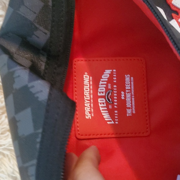 Sprayground SHARKS IN PARIS THUNDERDRIP SAVVY CROSSBODY - Picture 10 of 11